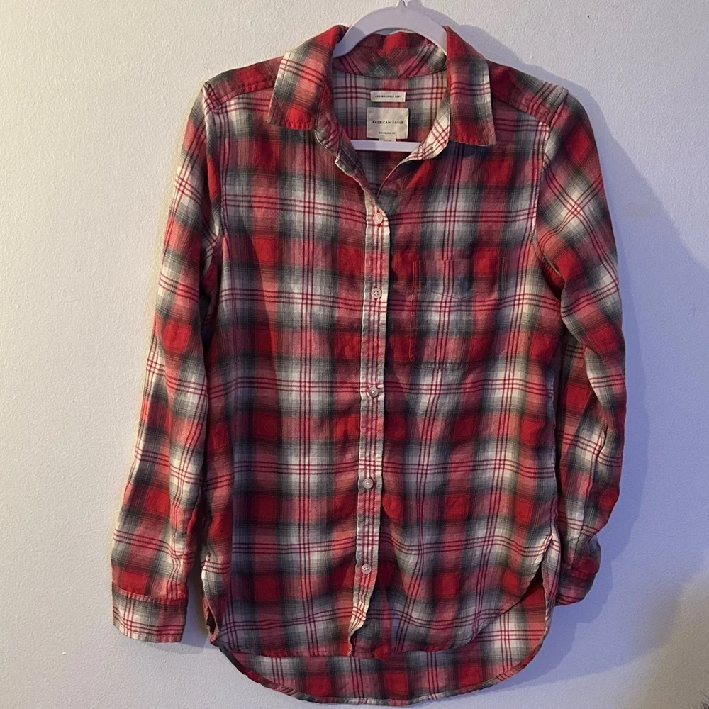 American Eagle Outfitters Red, Black & White Plaid Button-Down Shirt - Preloved